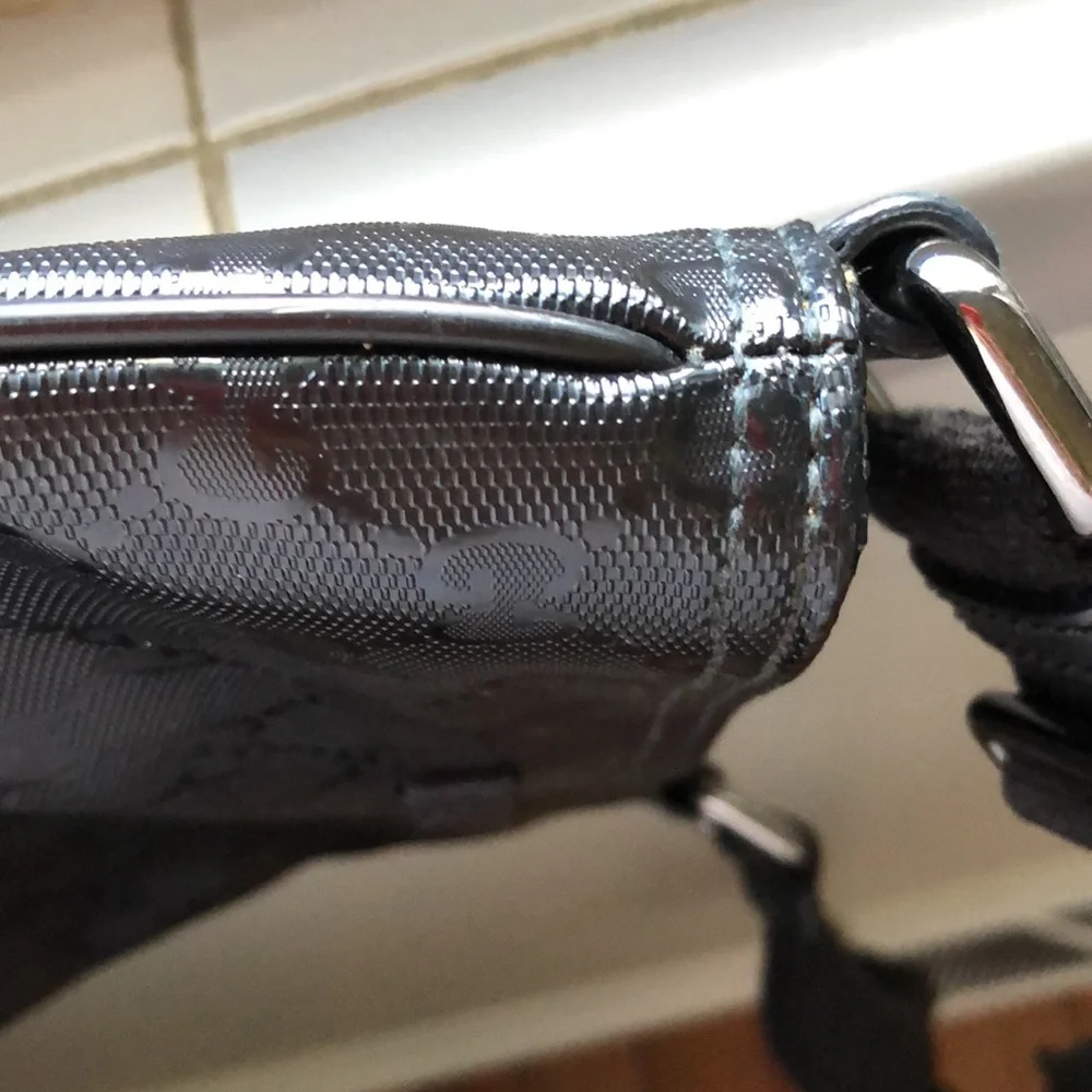 Today Only🌺AUTHENTIC GUCCI MONOGRAM IMPRIME CROSSBODY BAG🌺price firm - Picture 11 of 16